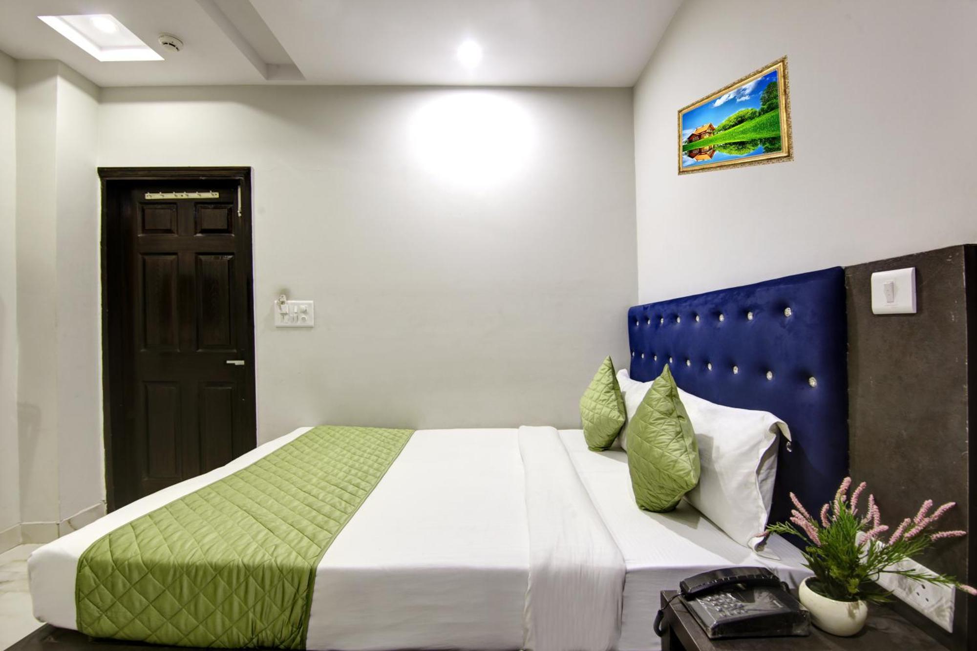 Hotel S B Inn-Near New Delhi Train Station מראה חיצוני תמונה